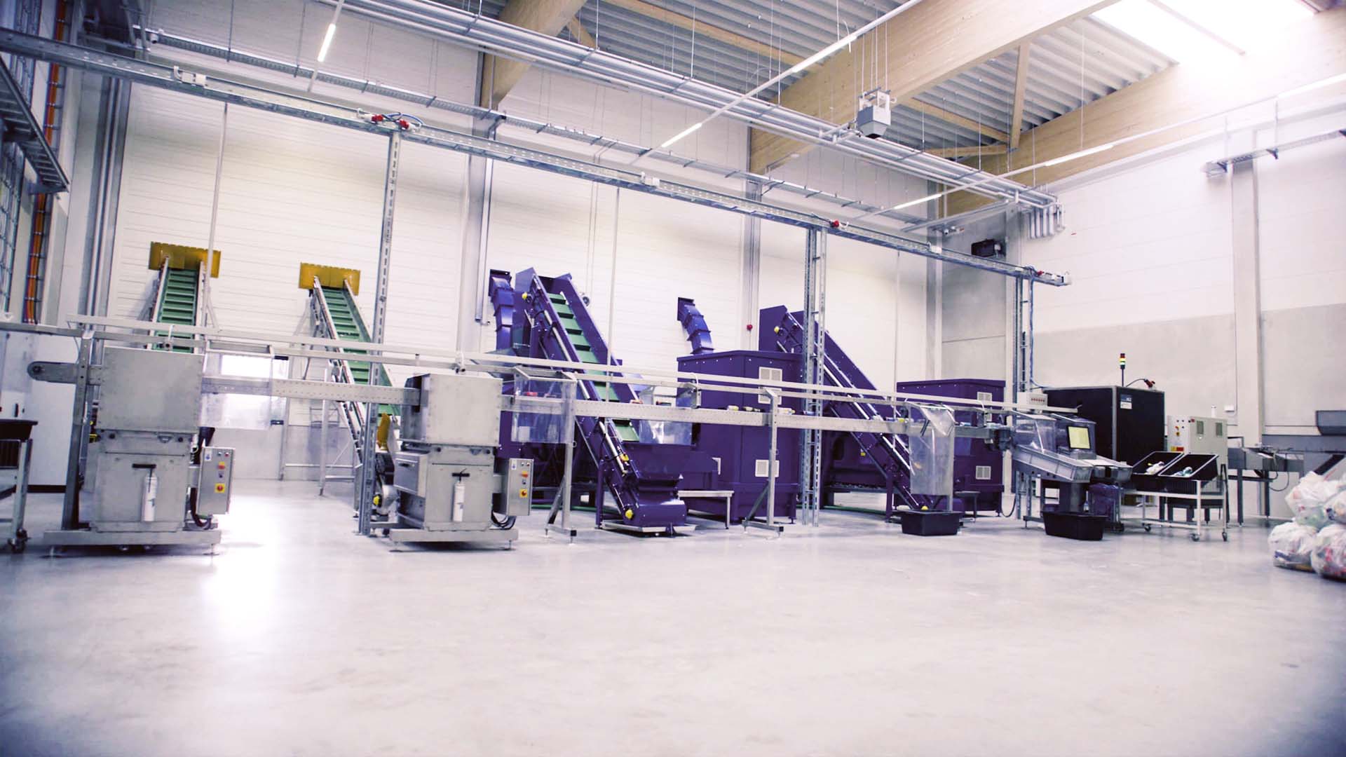 Compactador Strautmann BrikPress para embalagens de cartão