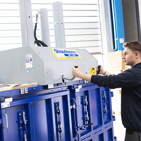 Compactador de resíduos Strautmann MK 1100
