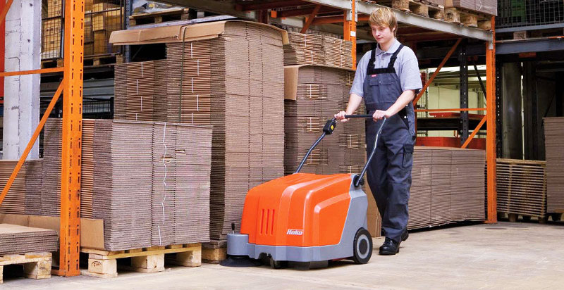 Varredora Hako Sweepmaster b500 para limpeza profissional